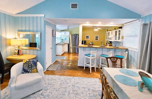 Pass-a-Grille House | Steps2Beach-Walk everywhere-Bikes & gear Included