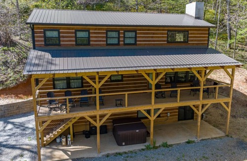 Boone Cabin | Steps2town, secluded Mountainview Cabins, sleeps20