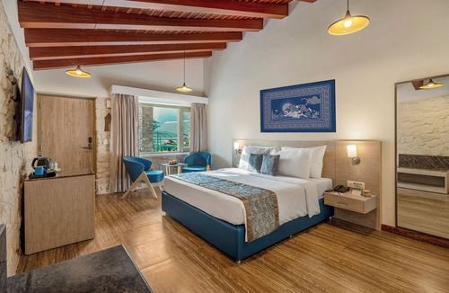 Jakh Hotel | Sterling Corbett
