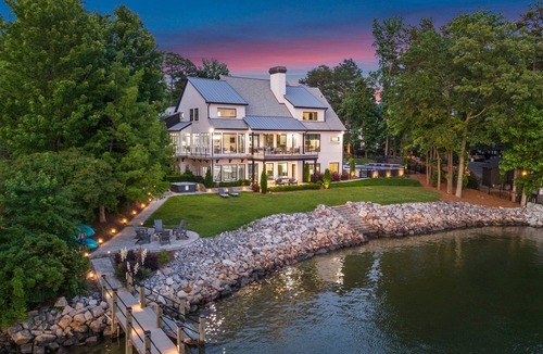 Mayhew House | Sterling on Strawpocket w/Optional Boat Rental