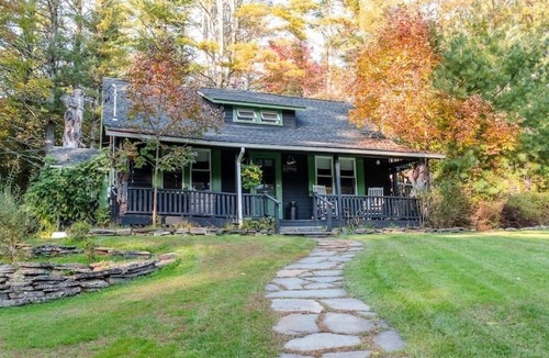 Yulan Cabin | Sticks & Stones - Whimsical Escape near Barryville