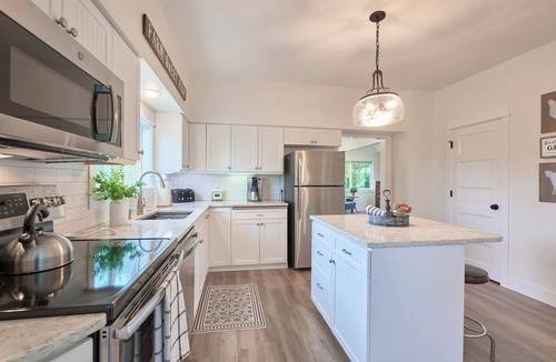 Amity House | Stiling Vineyards~ A 3 bed/3 bath Luxury Farmhouse