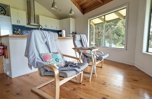 Duncan House | Still Windy | Secluded Couples Retreat Near Snelling Beach