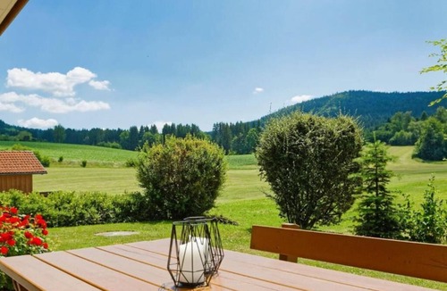 Barnzell Apartment | Stilvoll eingerichtete Ferienwohnung mit eigener Südterrasse