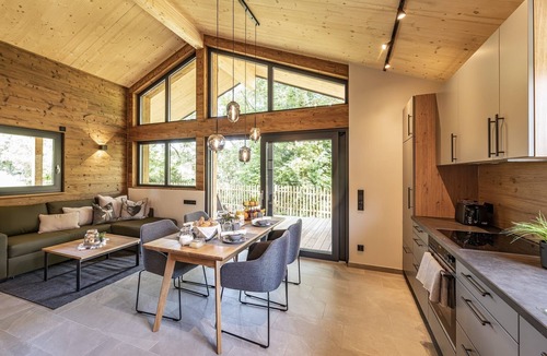 Hartkirchen Ski Chalet | Stilvolles ebenerdiges Chalet im Vital Camp Bayerbach