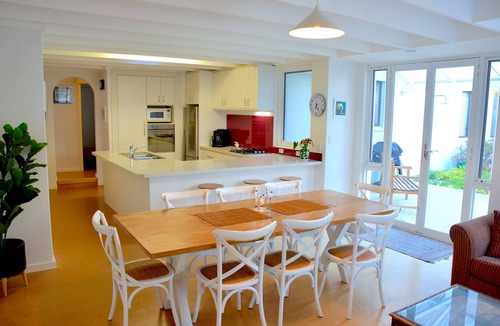 Emu Point House | STINGRAY BEACHHOUSE @emupoint. Comfortable Beachside House with 5 Bedrooms.