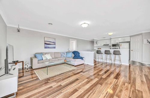 Llanarth House | Stinson House - 9 Mins to Racetrack, Serene Escape