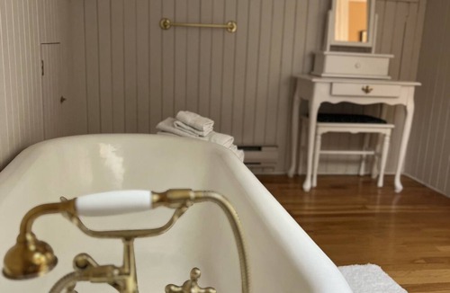 South Central Bed & Breakfast | Stirling House Bed & Breakfast