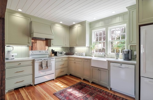 Batesville House | Stockton Creek Farmhouse | 100 Acre Farm Retreat