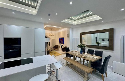 Ferndale House | Stockwell Residences - The Silver Line Room