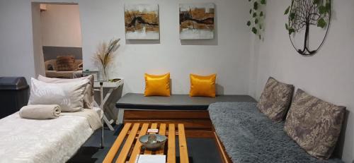 Zoar House | Stoepsterre