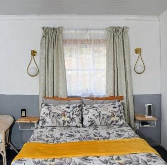 Zoar House | Stoepsterre