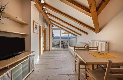 Caldaro Sulla Strada del Vino Apartment | Stompferhof Mansarde