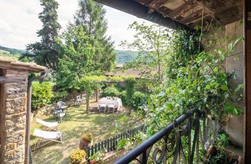 Lamole Villa | Stone built farmhouse Antica Torre by VacaVilla