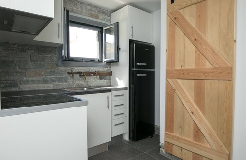 Nea Styra House | Stone & Cozy Studio ιdeal for relaxed holidays, 100m from the beach!
