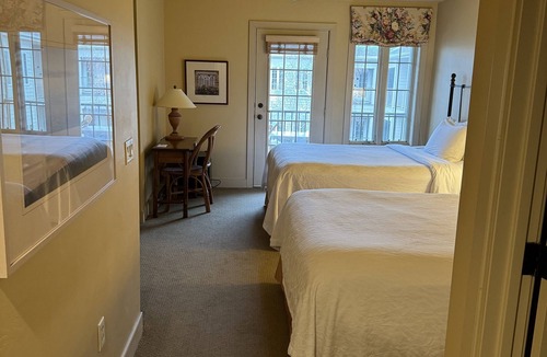 Sturgeon Bay Hotel | Stone Harbor