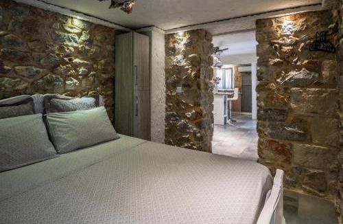 Papagou-Holargos Apartment | Stone House