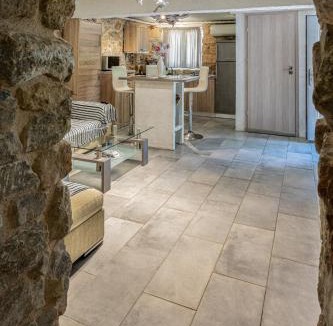 Papagou-Holargos Apartment | Stone House
