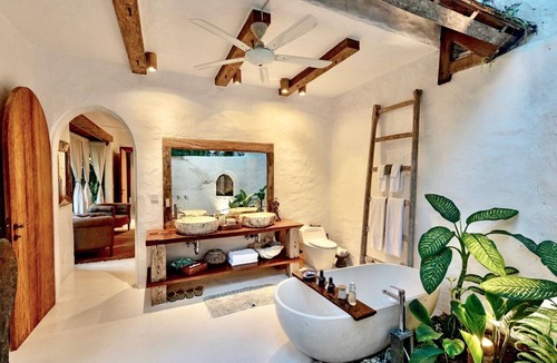 Petulu Hotel | Stone House