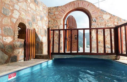 Mavrikiano Apartment | Stone House in Elounda with Gulf Views