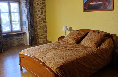 Le Faou House | Stone house in Le Faou, within walking distance of town center and amenities.