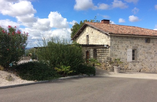 Clermont-Dessous House | Stone house with pool