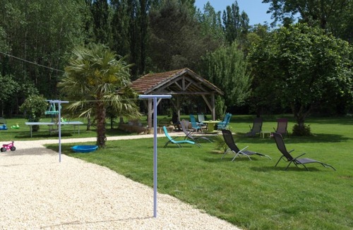 Limeuil Cottage | Stone house with large garden, pets allowed