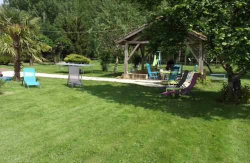 Limeuil Cottage | Stone house with large garden, pets allowed