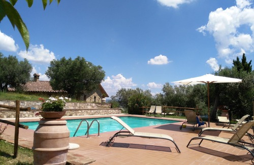 Teverina di Cortona Apartment | Stone House With Pool And Barbecue, Overlooking Perugia And Assisi Close To Trek