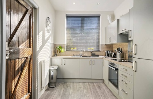 Golborne Apartment | Stone Pit Apartments
