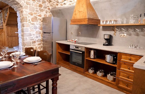 Agios Georgios Sykousis House | Stone Residence Chios