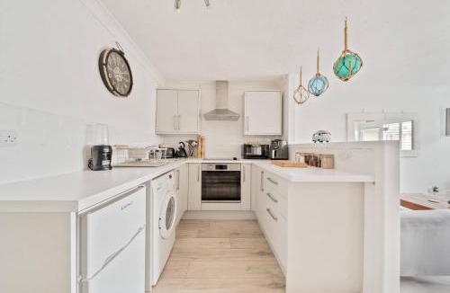 Middleton-on-Sea Apartment | Stone's throw from beach and forest, stunning country walks