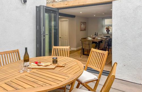 Richmond House | Stone's Throw