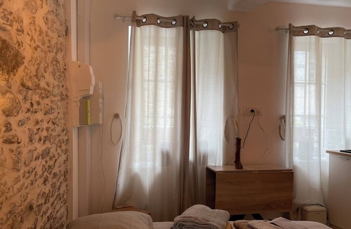 Coutances Apartment | Stone studio with character