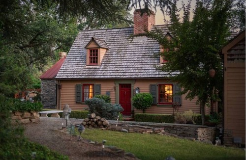 Yosemite Forks House | Stone & Thistle Cottage: Spa, Tavern,Airsoft Range