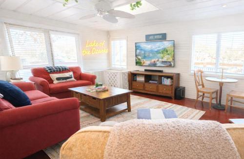 Osage Beach House | Stone Villa Lakefront 3BED 3BATH Hottub and Dock