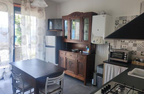 Barge Apartment | Stone Way Apartment