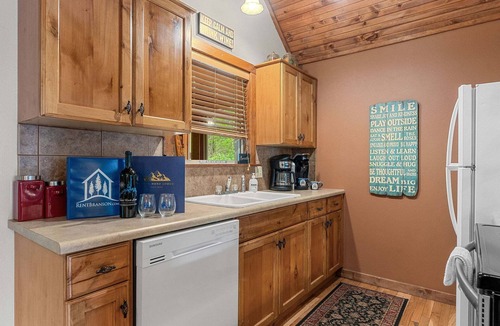Branson West Cabin | Stonebridge Local Hero: Private Hot Tub, Minutes to Silver Dollar City, First Responder Owned