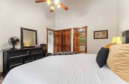 Branson West Cabin | Stonebridge Local Hero: Private Hot Tub, Minutes to Silver Dollar City, First Responder Owned