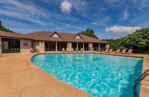 Branson West House | Stonebridge Resort, Golf Course, Pools, Upgraded Decor, Free Tickets