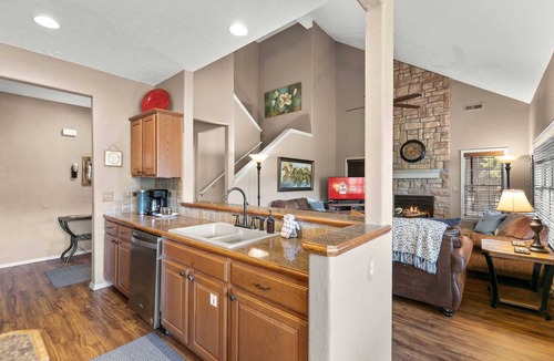 Branson West Condo | Stonebridge Villa - Golf course view - Great price for sleeping 10! Close to SDC.