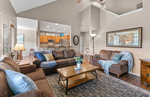 Branson West Condo | Stonebridge Villa - Golf course view - Great price for sleeping 10! Close to SDC.