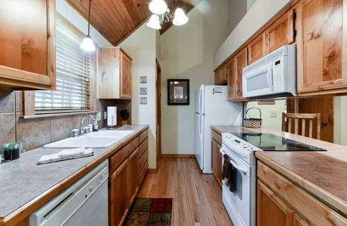 Branson West House | StoneBridge2 Bedroom Lodge -Endless Amenities in the Heart of the Ozarks - Lodge #10