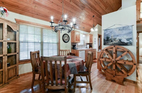 Branson West House | StoneBridge2 Bedroom Lodge -Endless Amenities in the Heart of the Ozarks - Lodge #10