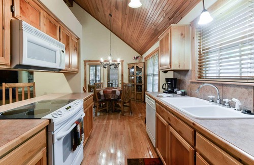 Branson West House | StoneBridge2 Bedroom Lodge -Endless Amenities in the Heart of the Ozarks - Lodge #10