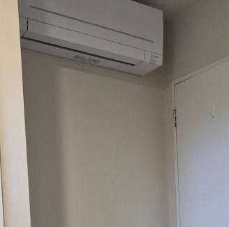 Rolleston House | Stonebrook Haven - AC Room, Dedicated Bath, Free Parking in Family House