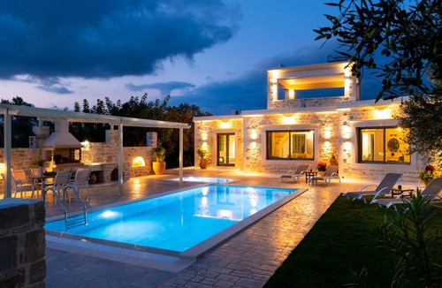 Faistos Villa | Stonebuilt villa in the middle of an enclosed area of 5500 m2.