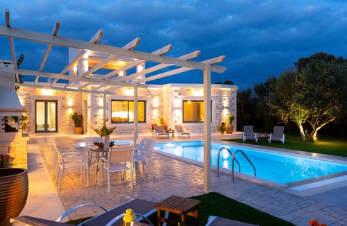 Faistos Villa | Stonebuilt villa in the middle of an enclosed area of 5500 m2.
