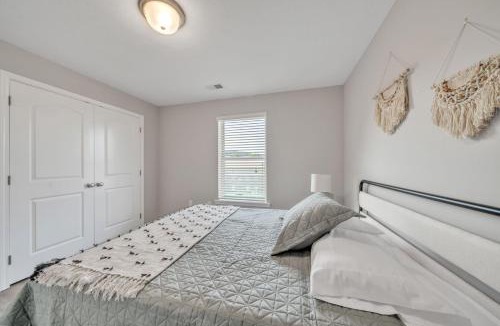 New Albany Apartment | Stonecrest 712, 2Bd Apt I Free Parking I Pool