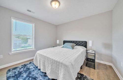 New Albany Apartment | Stonecrest 712, 2Bd Apt I Free Parking I Pool